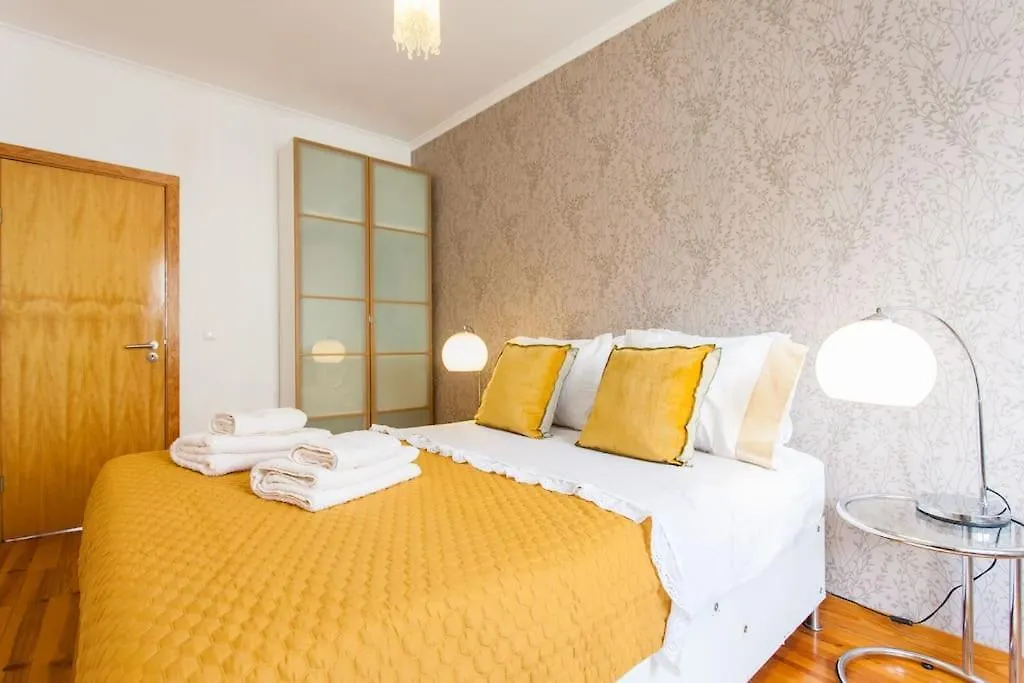 Old Town, 28 Tram, Apartments With Private Terrace Lisbon